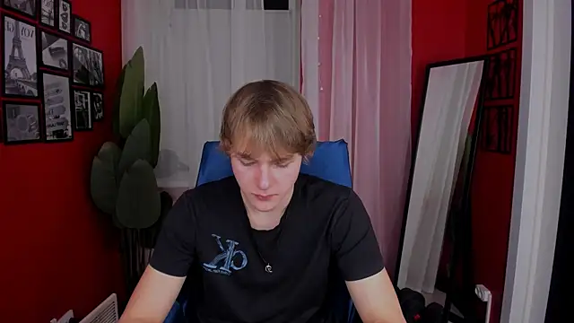 Snapshot of DonaldWoon chatting on November 28, 10:48 am DonaldWoon online show from November 28, 10:48 am