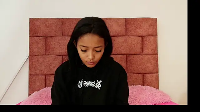 Snapshot of Full_Ass_nasty chatting on December 19, 12:18 pm Full Ass nasty online show from December 19, 12:18 pm