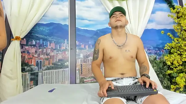 SabrinaAndEddy online show from February 2, 7:35 pm