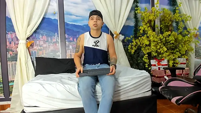 SabrinaAndEddy online show from December 13, 8:04 pm