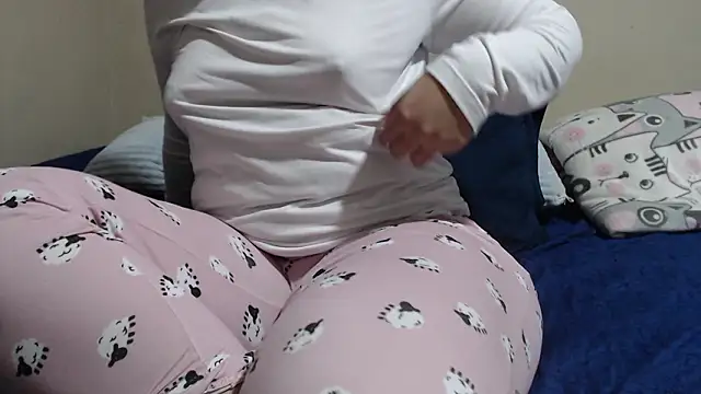 Snapshot of somemoreex1 chatting on February 7, 6:10 am somemoreex1 online show from February 7, 6:10 am