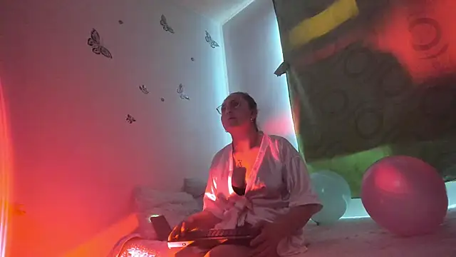 tiffanystorms- online show from November 23, 11:31 am