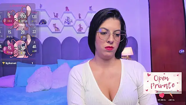 lunagomez24 online show from November 25, 3:51 am