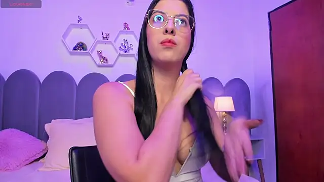 lunagomez24 online show from January 13, 1:31 am