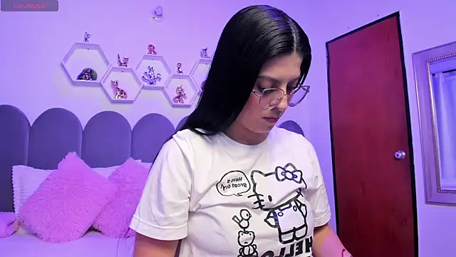 lunagomez24 online show from January 15, 1:53 am