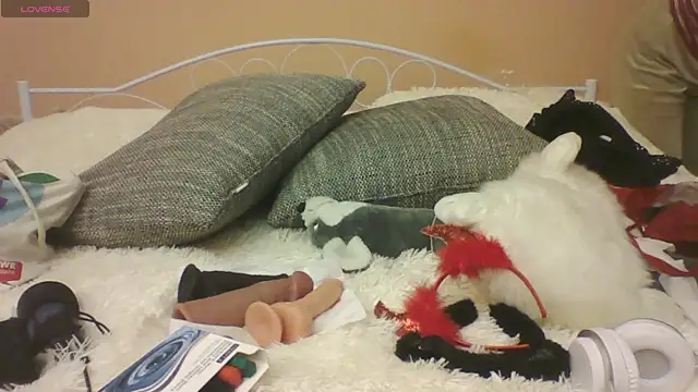 LisaHoneyLisa online show from November 28, 6:30 pm