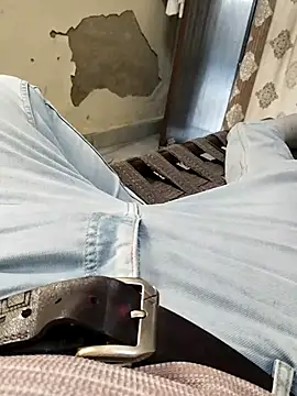 Roy   121 online show from April 17, 5:43 am