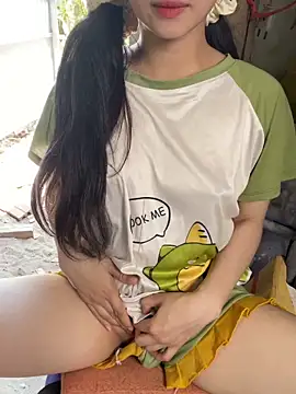 XndSeraphina online show from March 13, 4:39 am