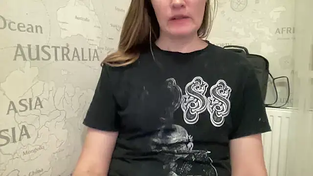 Snapshot of alisa_kitcat chatting on December 3, 4:02 am alisa kitcat online show from December 3, 4:02 am