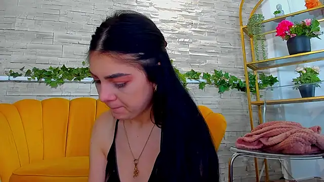 SerennaNoir online show from December 18, 5:45 am