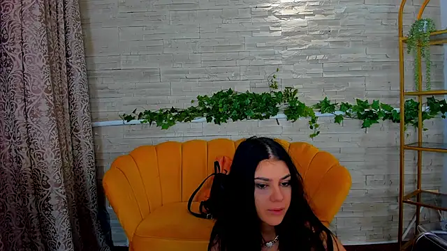 SerennaNoir online show from December 15, 5:57 am