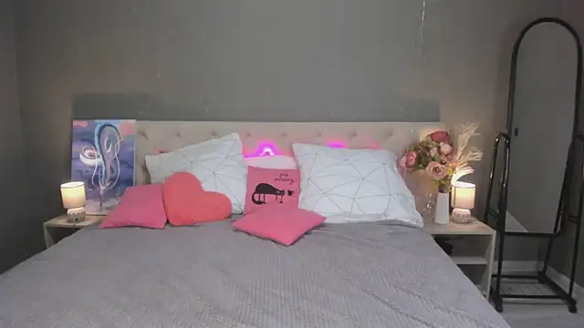 Snapshot of Malika_Raspberry chatting on February 7, 1:24 am Malika Raspberry online show from February 7, 1:24 am