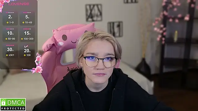 Megan Lora online show from November 23, 1:48 am