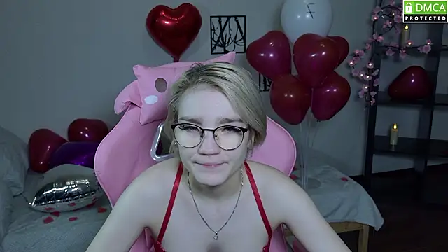 Megan Lora online show from February 14, 1:39 am