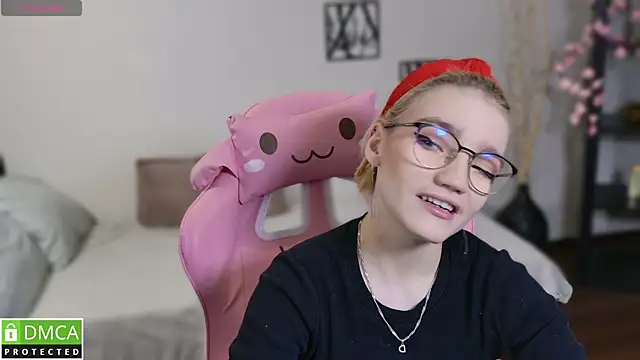 Megan Lora online show from December 5, 8:13 am