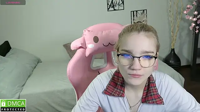 Megan Lora online show from January 15, 12:58 am