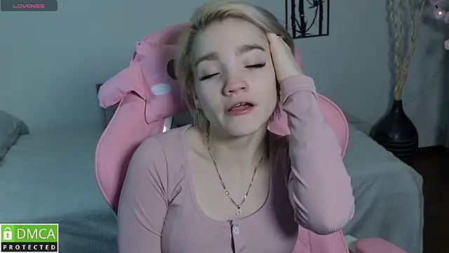 Megan Lora online show from January 17, 12:48 am