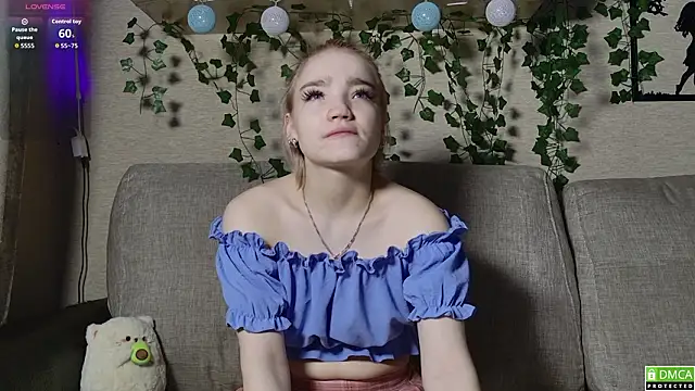 Megan Lora online show from March 7, 1:01 am