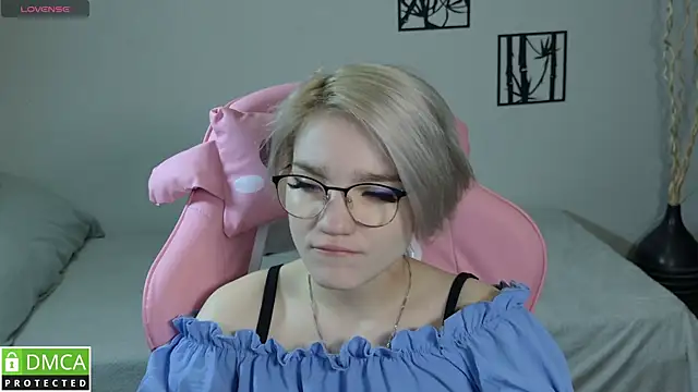 Megan Lora online show from January 11, 12:50 am