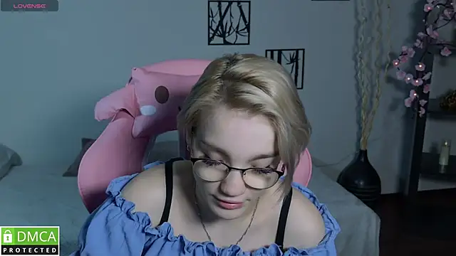 Megan Lora online show from January 16, 12:58 am