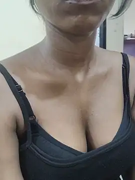 Simran 0011 online show from May 15, 11:41 am