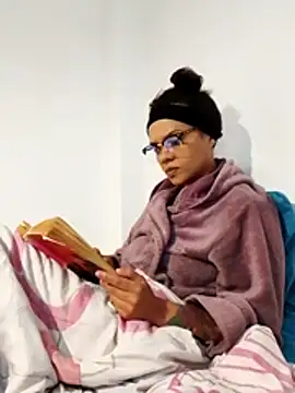 Snapshot of Cadence28 chatting on November 23, 4:22 am Cadence28 online show from November 23, 4:22 am