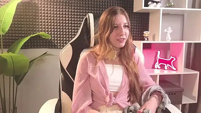 HazeLuneth online show from February 12, 8:36 am