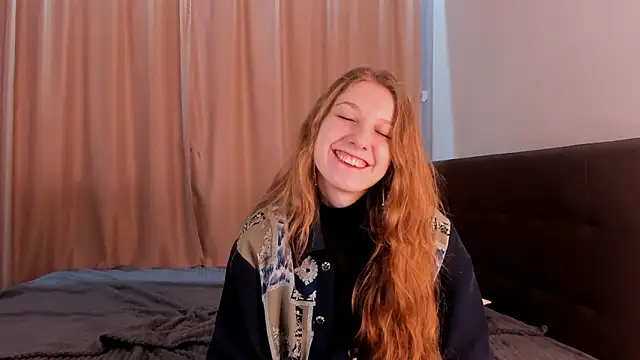 HazeLuneth online show from February 18, 6:22 am