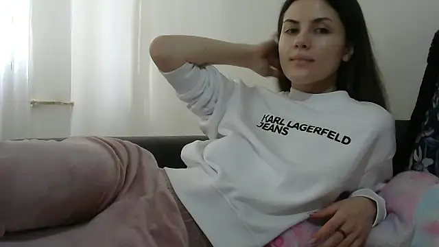 Erii18 online show from February 13, 1:44 pm