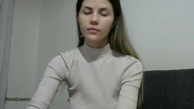 Erii18 online show from December 13, 8:04 pm