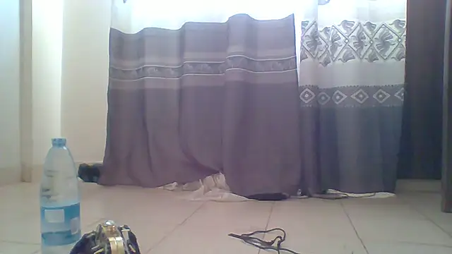 Snapshot of BellaStormi chatting on November 29, 4:12 am BellaStormi online show from November 29, 4:12 am