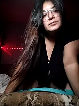 Snapshot of YouladyVidal chatting on November 27, 4:24 am YouladyVidal online show from November 27, 4:24 am