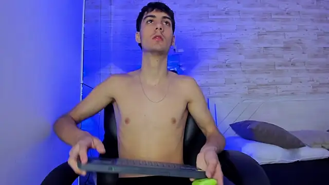 Emir Ozan  online show from December 1, 11:11 am