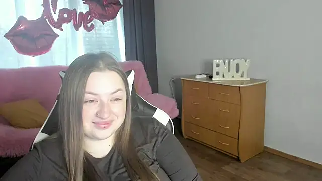 GirlPlayer online show from May 14, 8:00 am