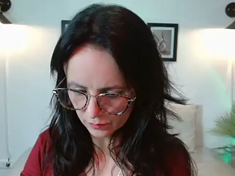 Juliana  lx online show from February 3, 1:49 pm