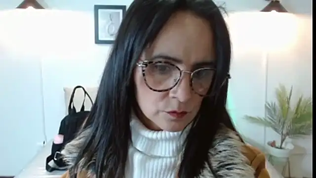 Juliana  lx online show from December 4, 12:59 pm