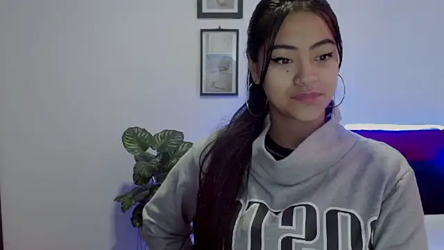 Juliana  lx online show from April 15, 2:10 pm