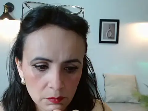 Juliana  lx online show from January 13, 1:15 pm