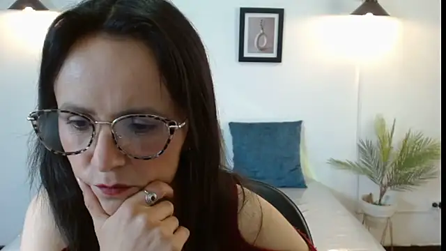 Juliana  lx online show from December 5, 12:59 pm