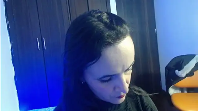 Juliana  lx online show from November 28, 1:00 pm