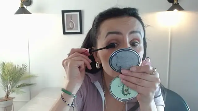 Juliana  lx online show from April 14, 2:00 pm