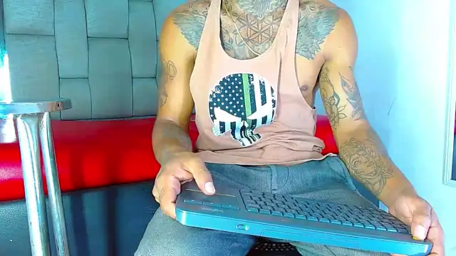 Hot Latino x online show from March 18, 7:15 pm