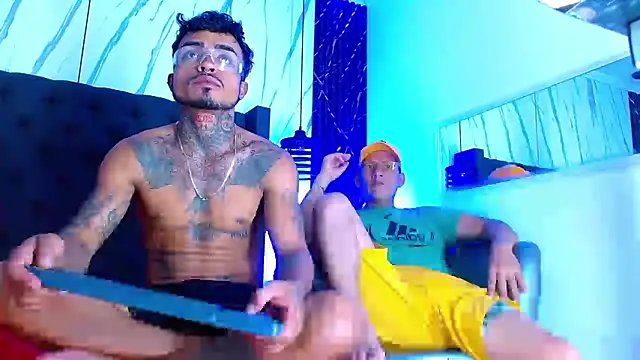 Hot Latino x online show from December 15, 7:20 pm