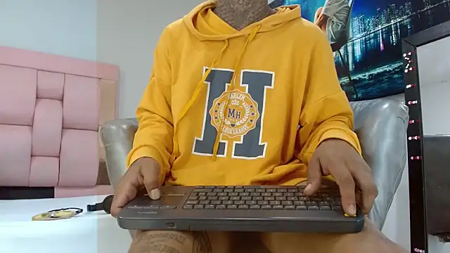 Hot Latino x online show from April 1, 12:28 pm