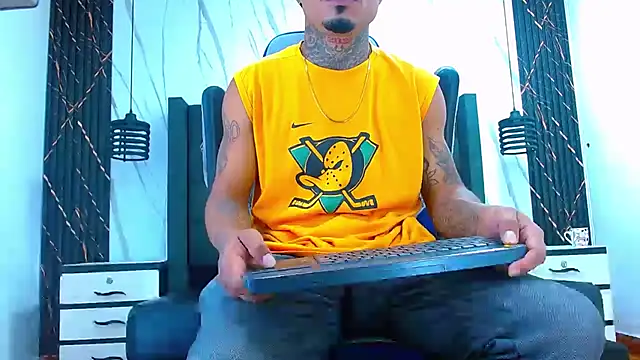 Hot Latino x online show from February 19, 12:35 pm