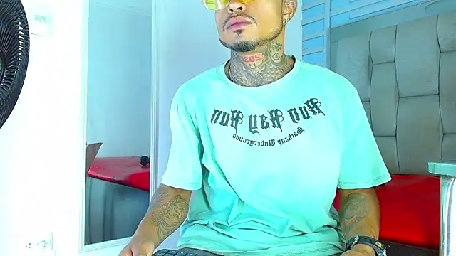 Hot Latino x online show from April 8, 12:28 pm