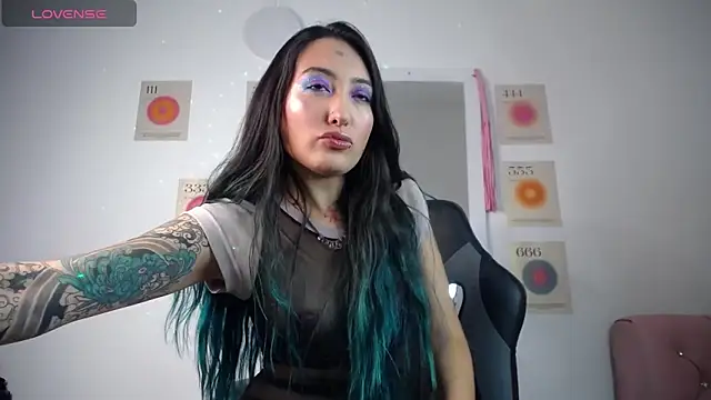 Snapshot of LunaAponte chatting on February 21, 3:41 am LunaAponte online show from February 21, 3:41 am