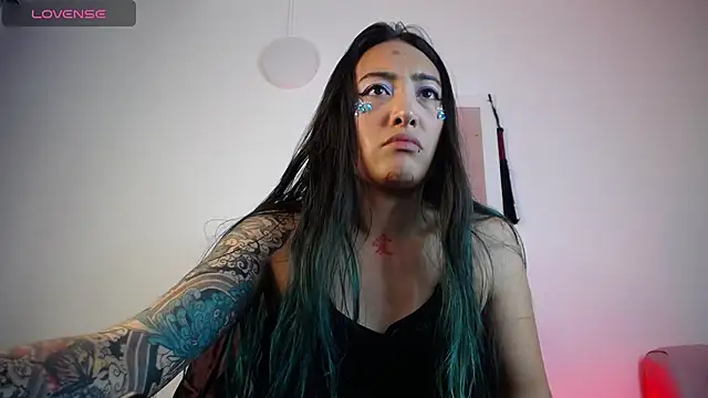 Snapshot of LunaAponte chatting on February 4, 3:01 am LunaAponte online show from February 4, 3:01 am