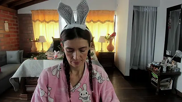 Charlotte-Willson online show from April 2, 4:02 pm