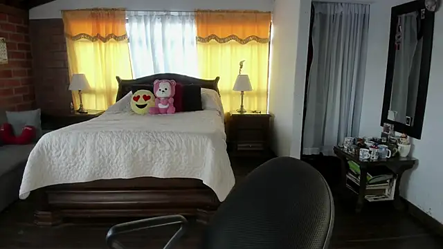 Charlotte-Willson online show from May 9, 10:24 pm